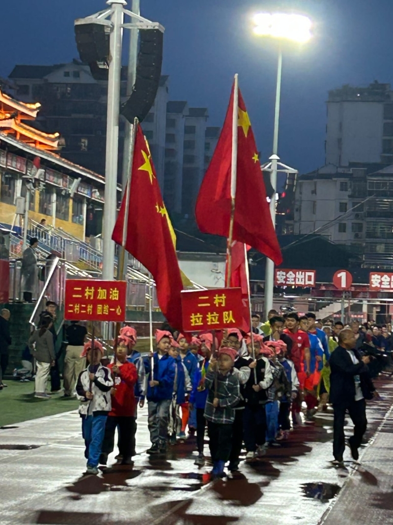 “贵州村超”凭藉着草根风格、全民参与在疫后火爆。